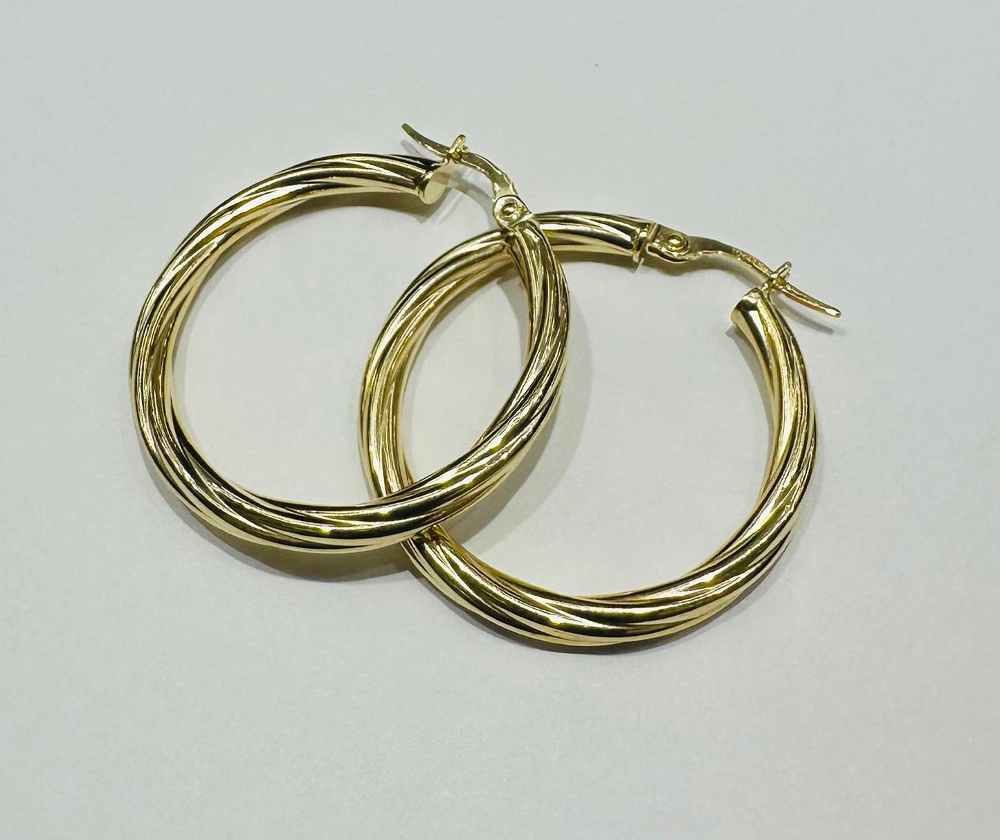 10K GOLD ROUND HOOP EARRINGS- 1.7gm