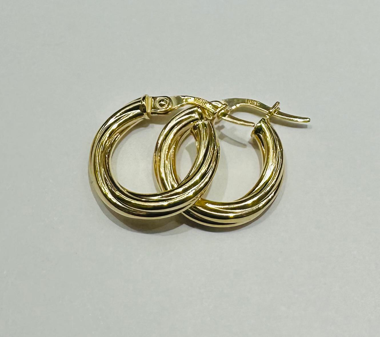 10K GOLD ROUND HOOP EARRINGS- 1.0gm