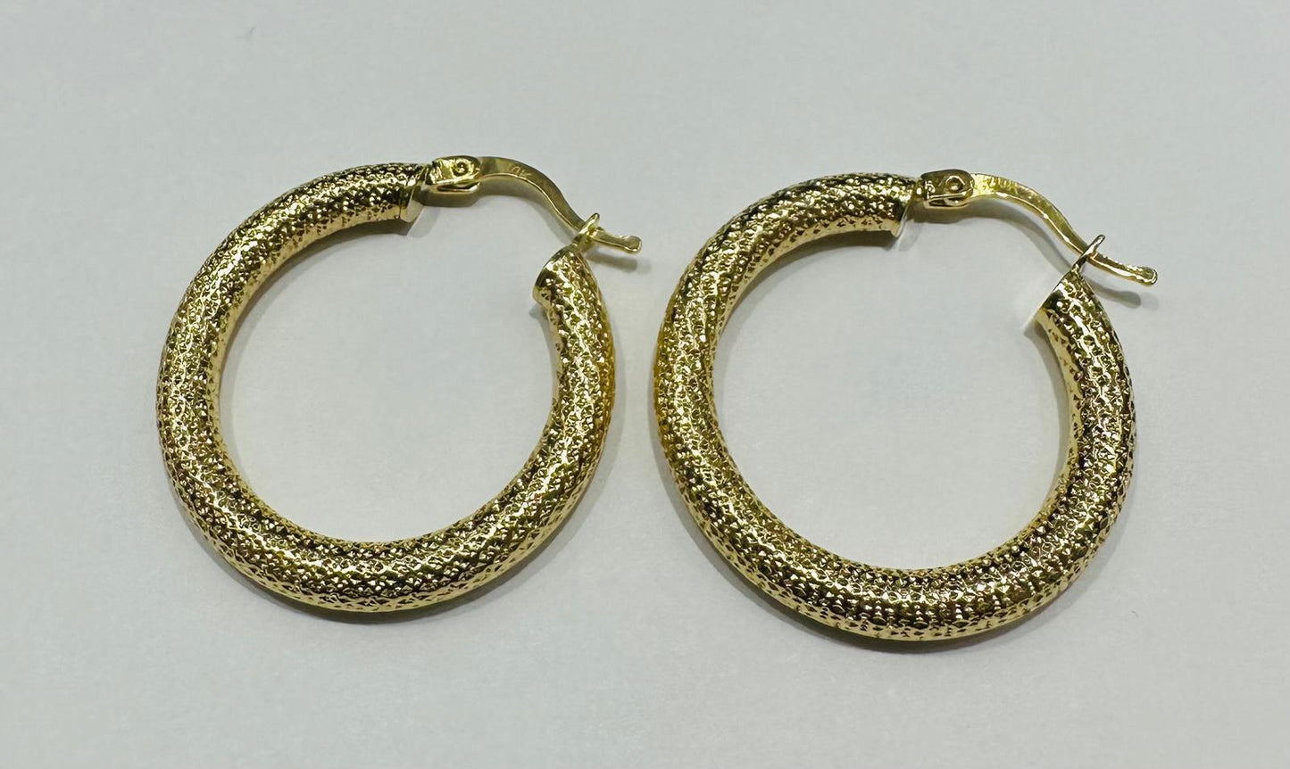 10K GOLD ROUND TWIST HOOP EARRINGS- 4.0gm