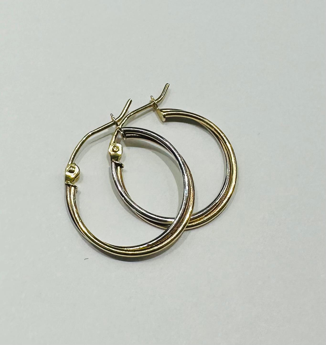 10K GOLD ROUND TWO TONED HOOP EARRINGS- 0.9gm
