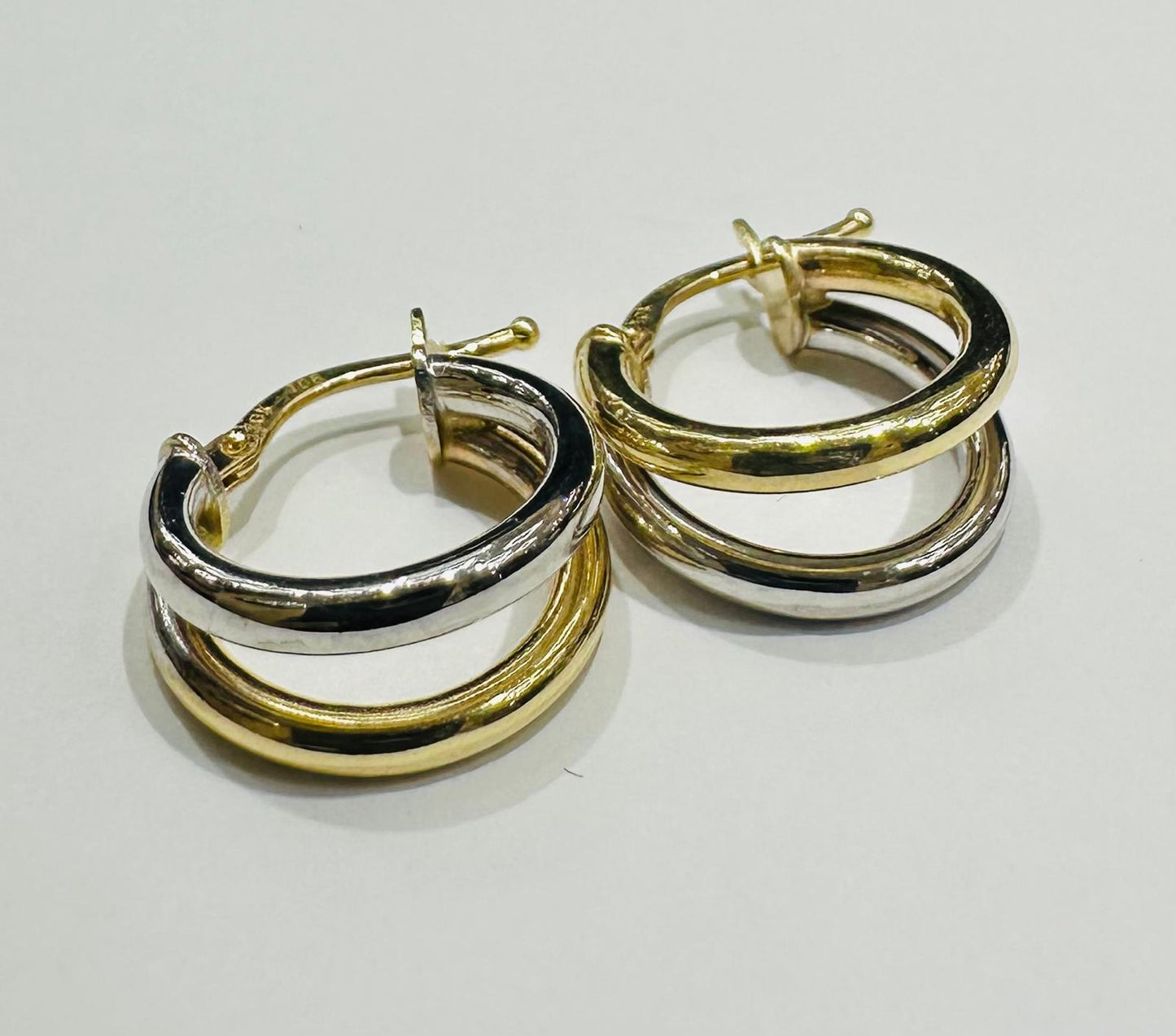 10K GOLD ROUND TWO TONED HOOP EARRINGS- 1.8gm