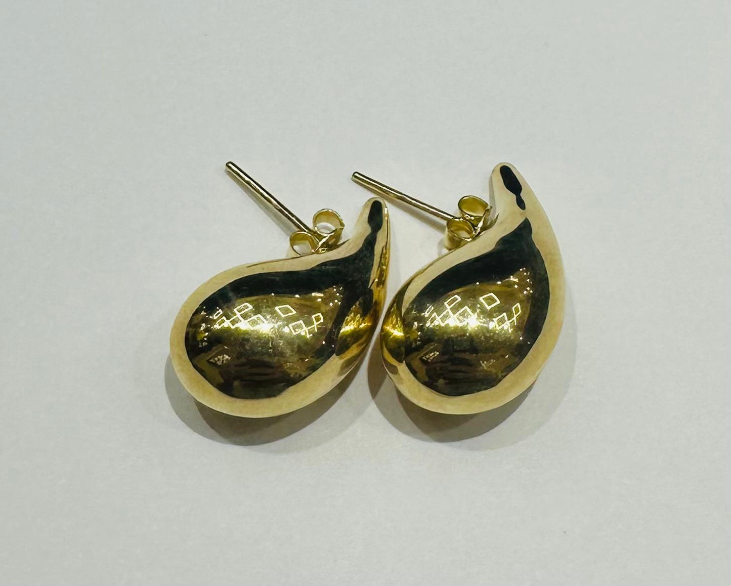 10K GOLD TEARDROP EARRINGS- 3.8gm