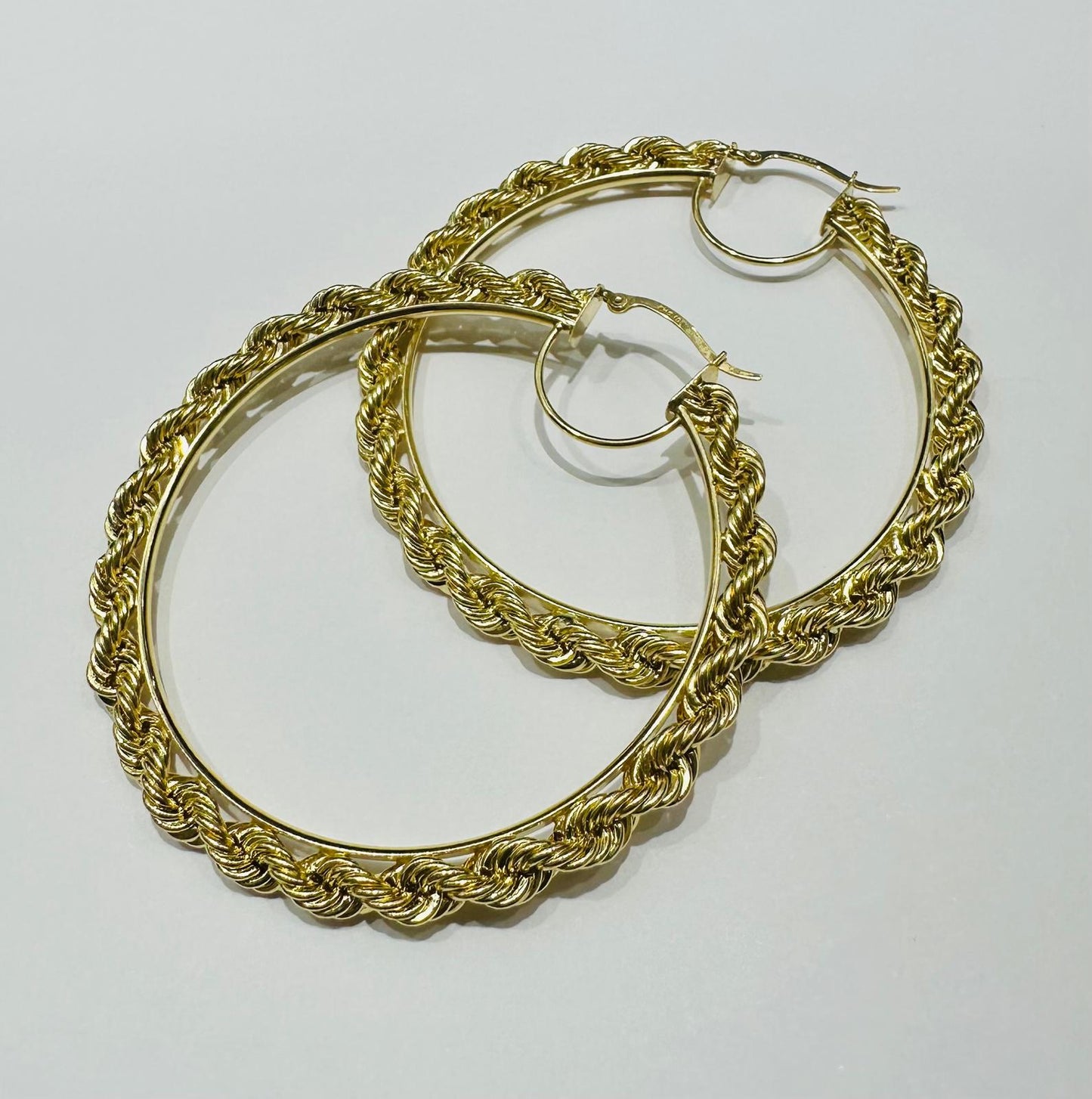 10K GOLD ROPE ROUND HOOP EARRINGS- 8.4gm