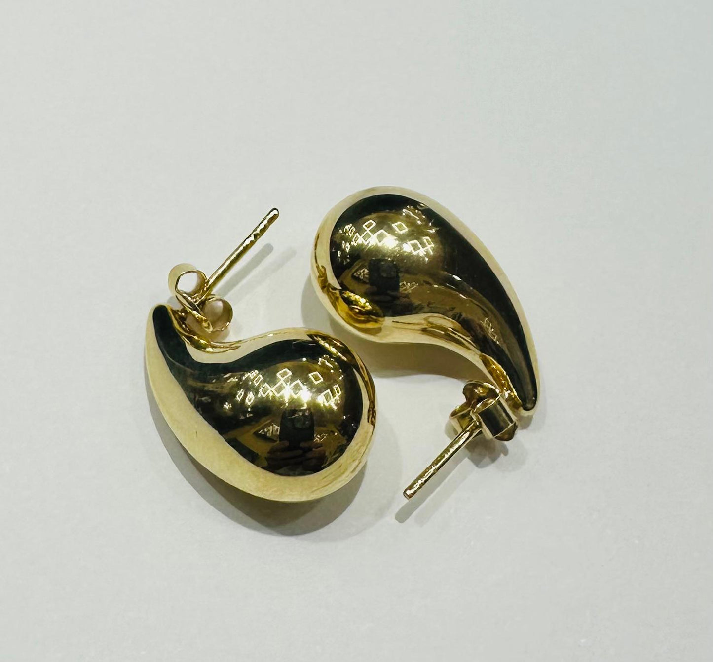 10K GOLD TEARDROP EARRINGS- 2.6gm