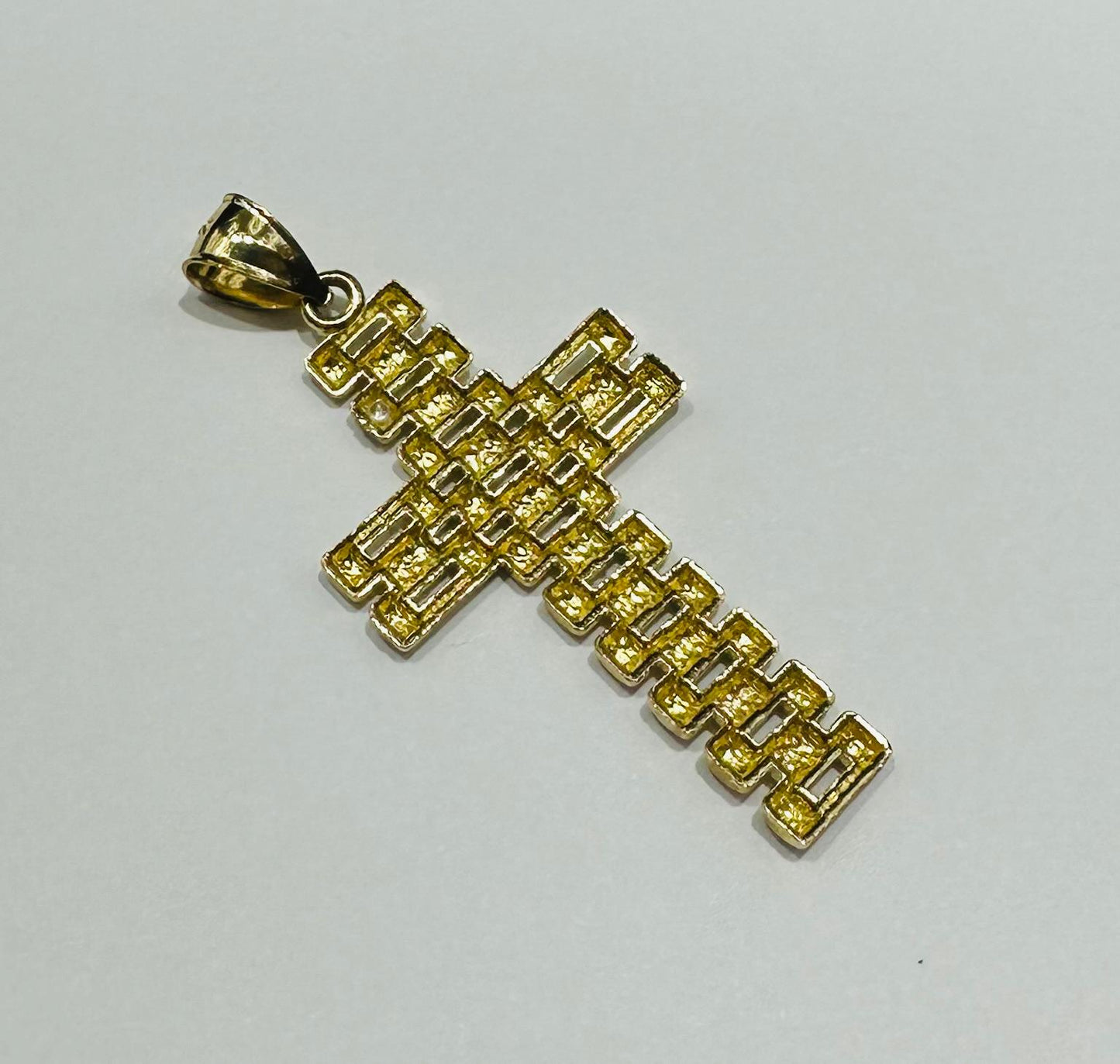 10K GOLD CROSS PENDANT- WEIGHT: 4.0gm
