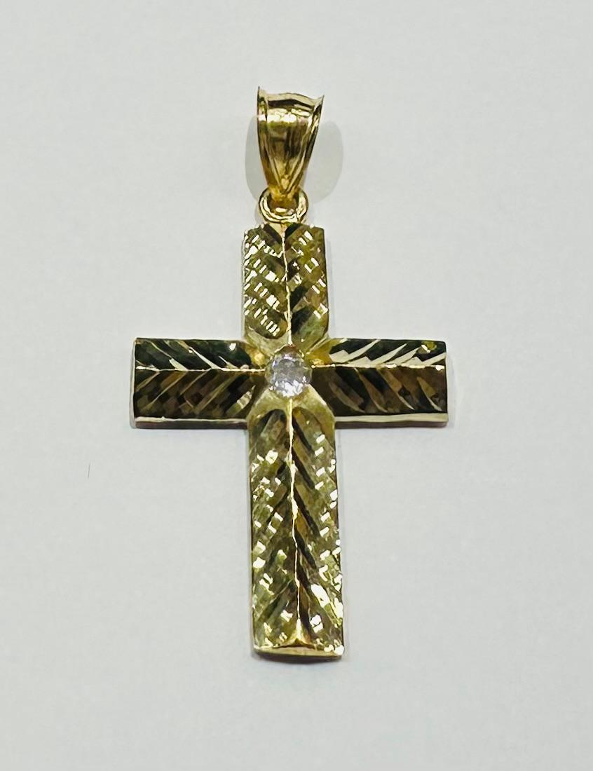 10K GOLD CROSS PENDANT- WEIGHT: 3.1gm