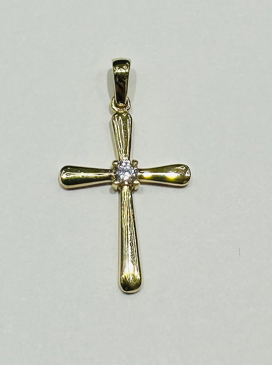 10K GOLD CROSS PENDANT- WEIGHT: 1.1gm