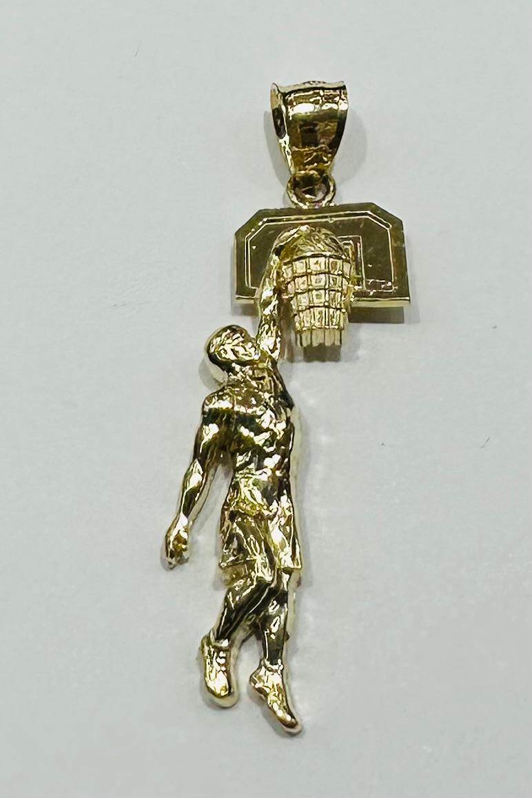 10K GOLD BASKETBALL PLAYER CHARM PENDANT-   WEIGHT: 2.1gm