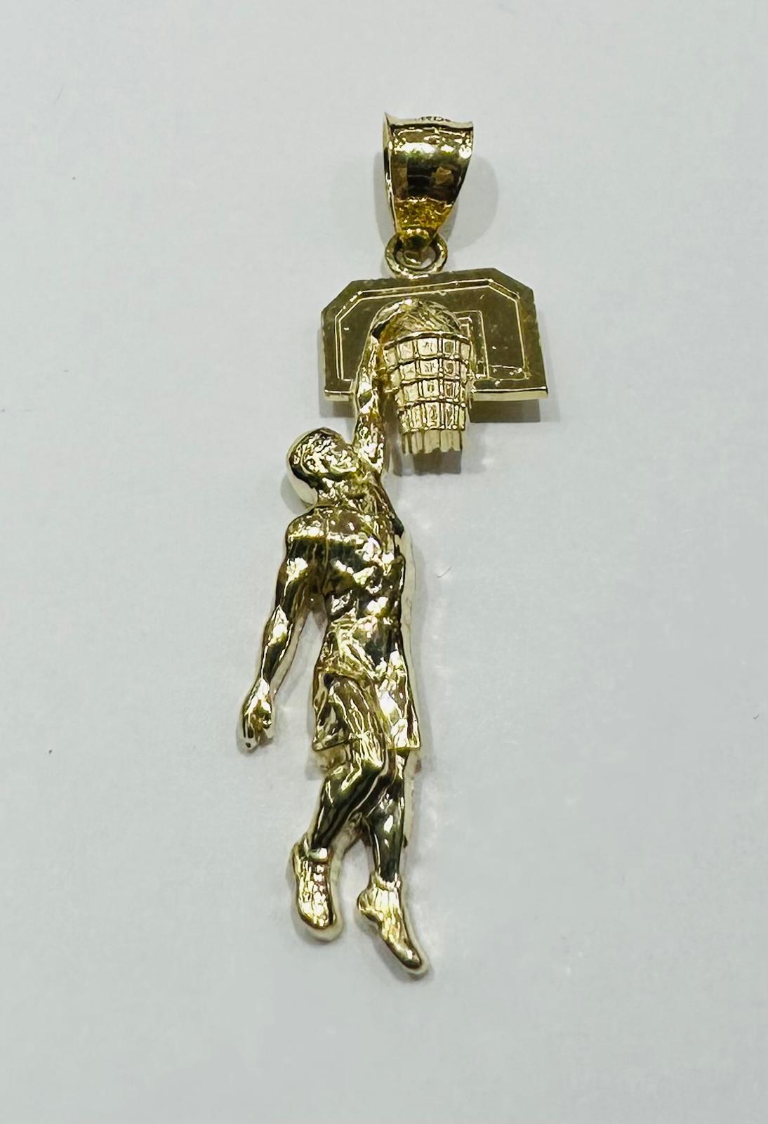 10K GOLD BASKETBALL PLAYER CHARM PENDANT-   WEIGHT: 2.1gm