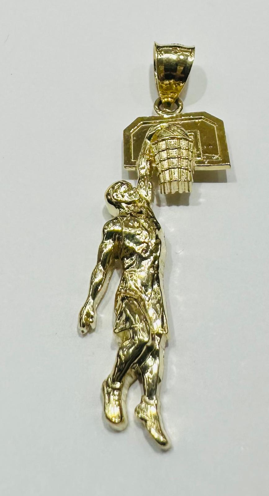10K GOLD BASKETBALL PLAYER CHARM PENDANT-   WEIGHT: 2.1gm