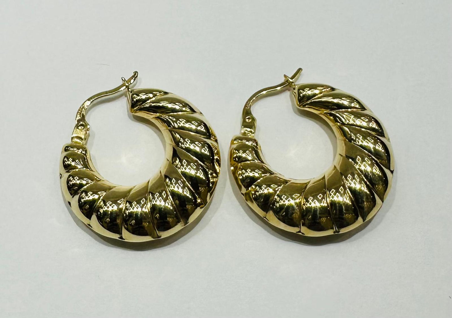 10K GOLD ROUND SHRIMP HOOPS- 3.5gm