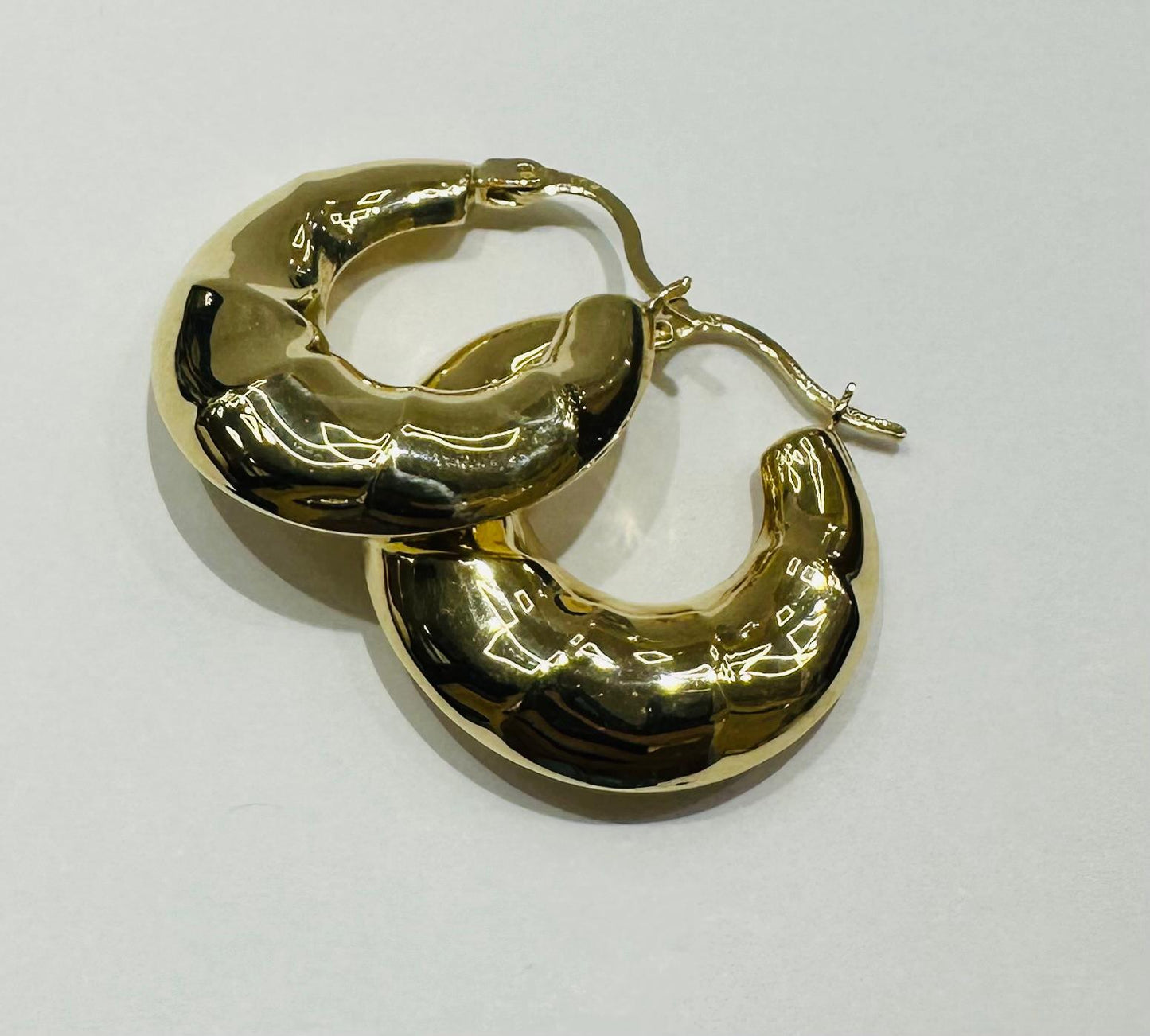 10K GOLD ROUND HOOP EARRINGS- 3.3gm
