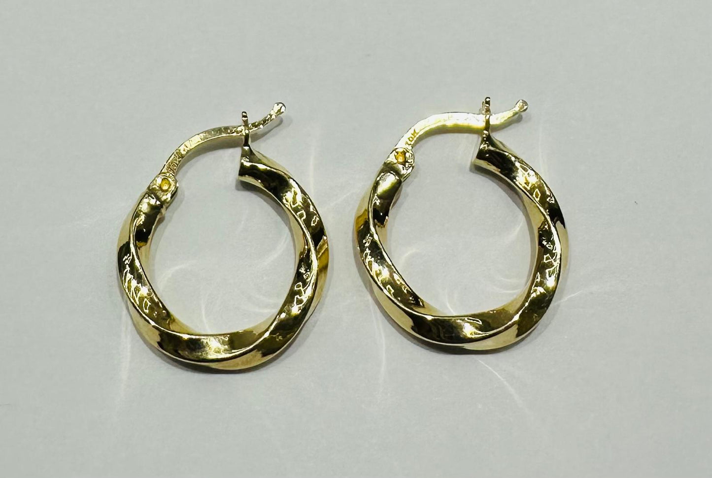 10K GOLD ROUND SPIRAL HOOP EARRINGS- 1.6gm
