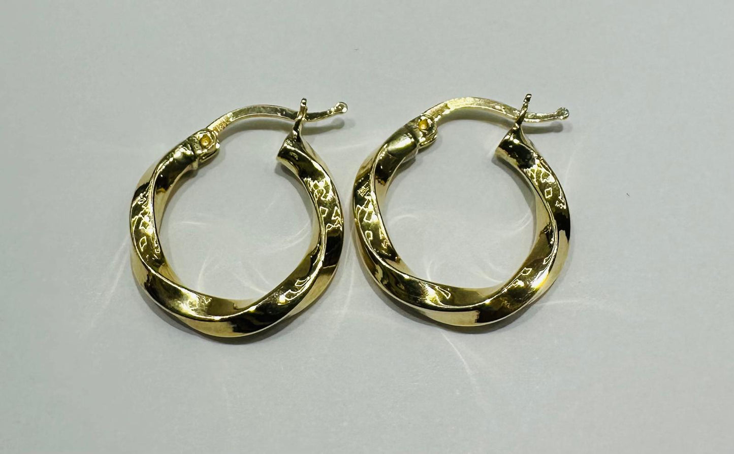 10K GOLD ROUND SPIRAL HOOP EARRINGS- 1.6gm