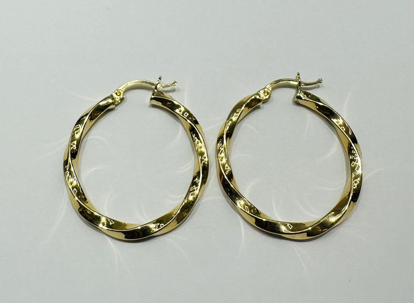 10K GOLD ROUND SPIRAL HOOP EARRINGS- 4.4gm