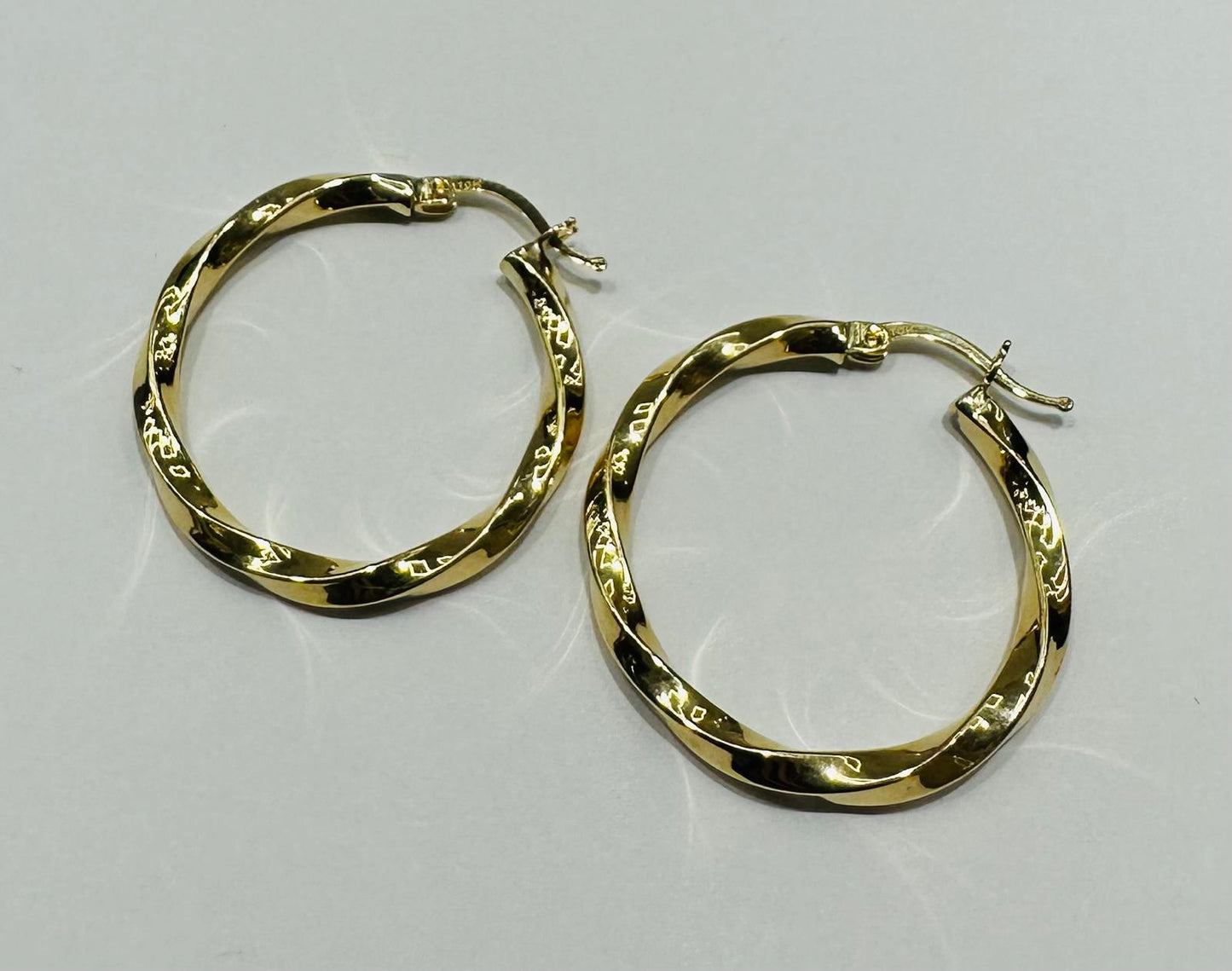10K GOLD ROUND SPIRAL HOOP EARRINGS- 2.8gm