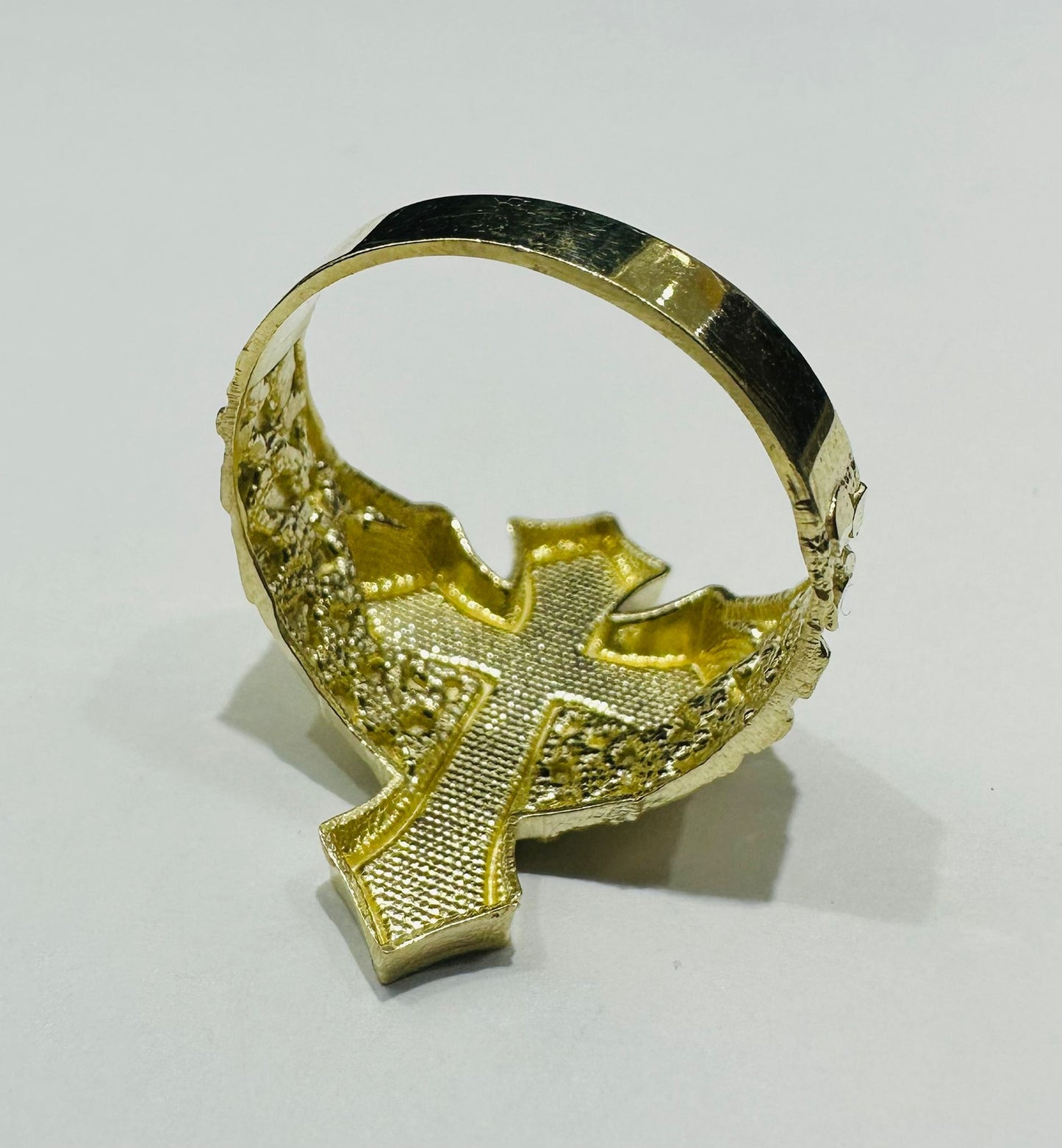 10K GOLD CROSS NUGGET RING- WEIGHT: 4.4gm
