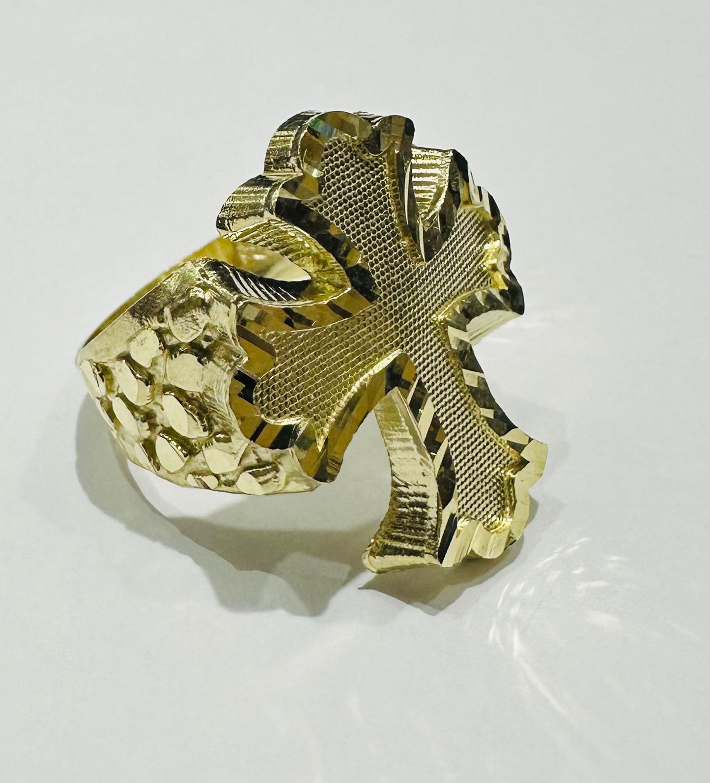 10K GOLD CROSS NUGGET RING- WEIGHT: 3.0gm