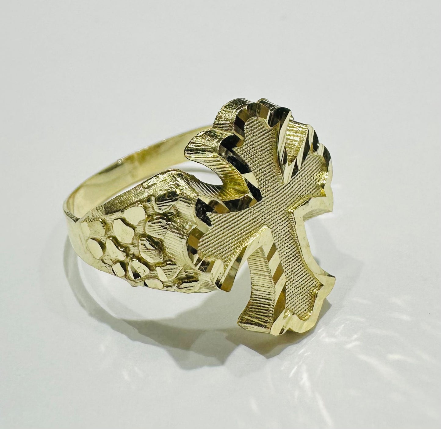10K GOLD CROSS NUGGET RING- WEIGHT: 3.0gm