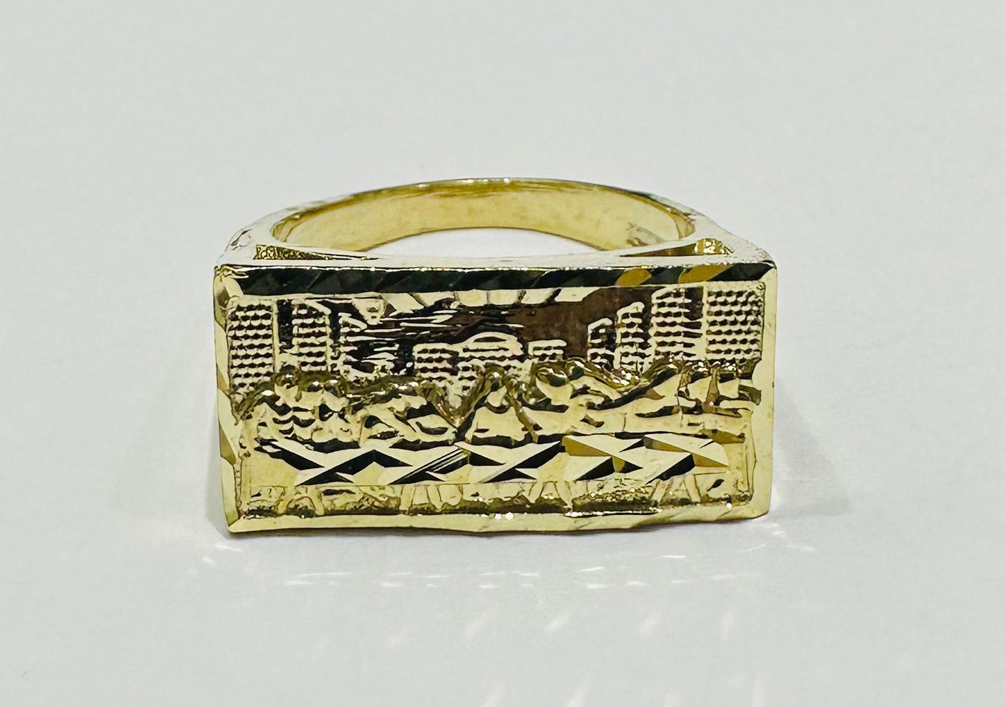 10K GOLD LAST SUPPER RING- WEIGHT: 4.6gm