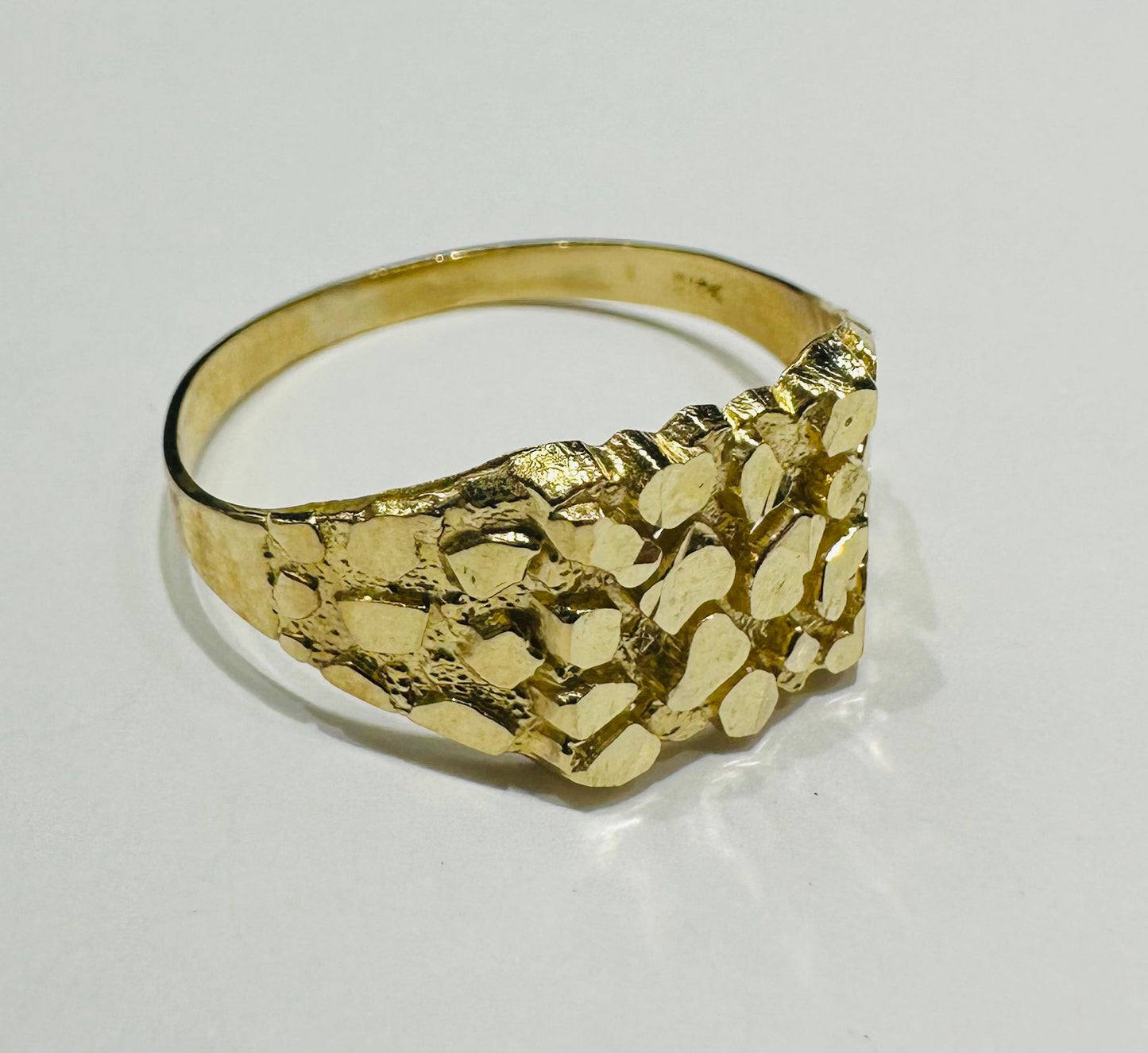 10K GOLD NUGGET RING- WEIGHT: 2.3gm