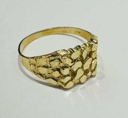 10K GOLD NUGGET RING- WEIGHT: 2.3gm
