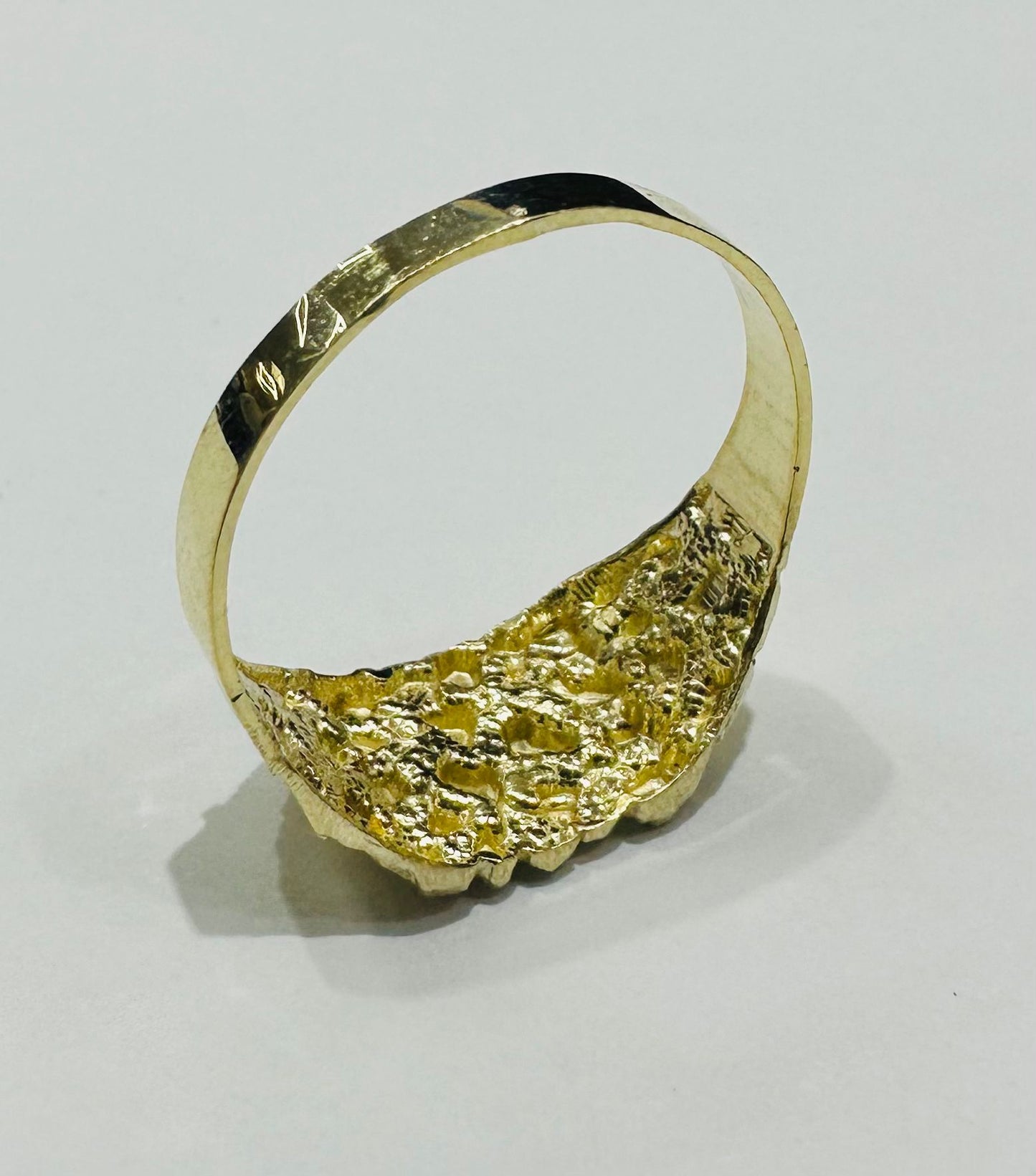 10K GOLD NUGGET RING- WEIGHT: 1.9gm