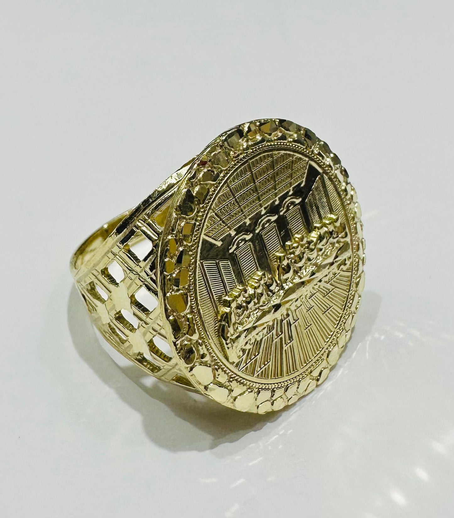 10K GOLD ROUND LAST SUPPER NUGGET RING- WEIGHT: 7.5gm