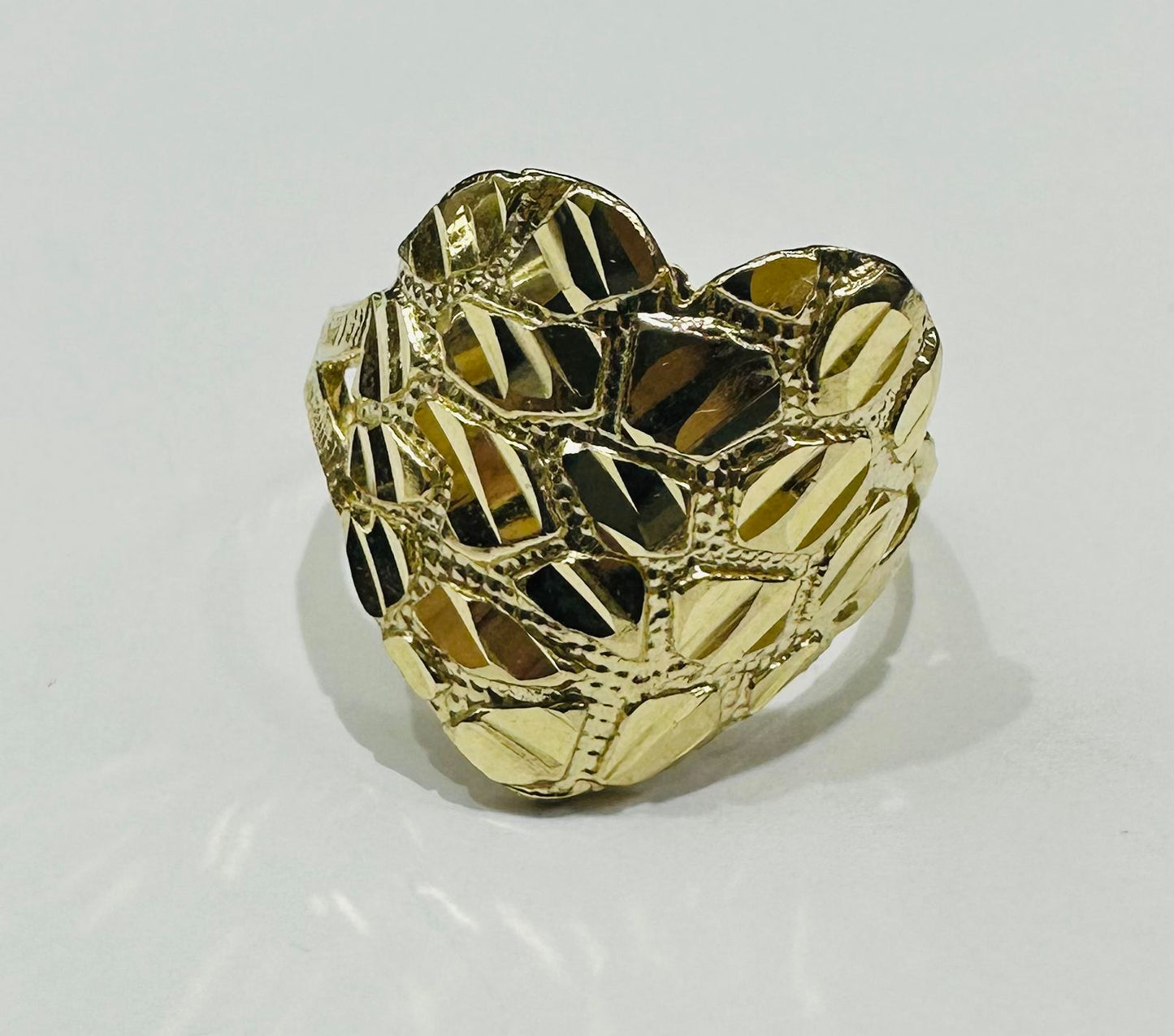 10K GOLD NUGGET HEART RING- WEIGHT: 3.3gm