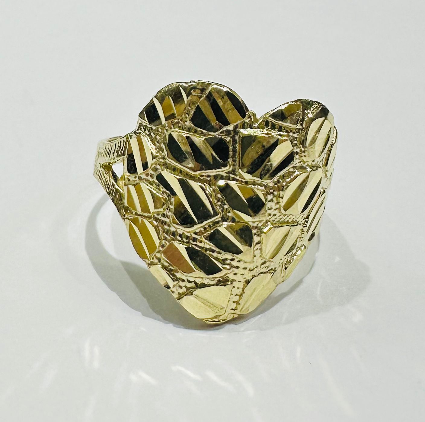 10K GOLD NUGGET HEART RING- WEIGHT: 3.3gm