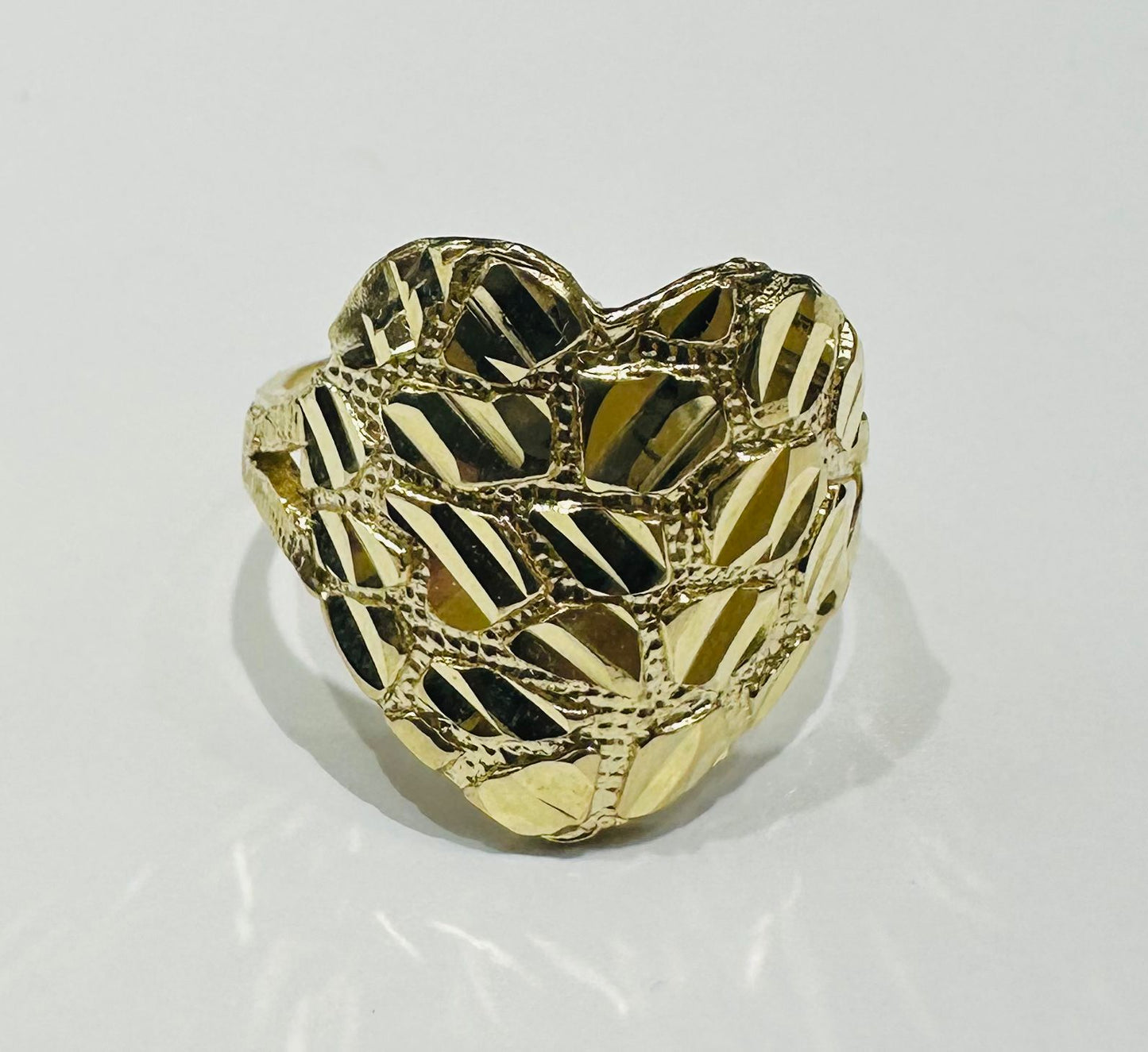 10K GOLD NUGGET HEART RING- WEIGHT: 3.8gm