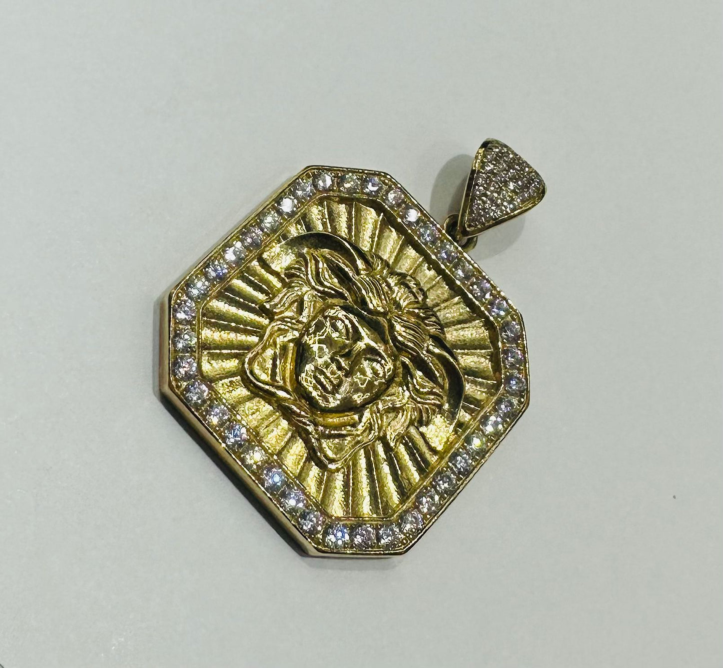 10K GOLD MEDUSA HEAD PENDANT WITH WHITE SAPPHIRE- WEIGHT: 8.8gm