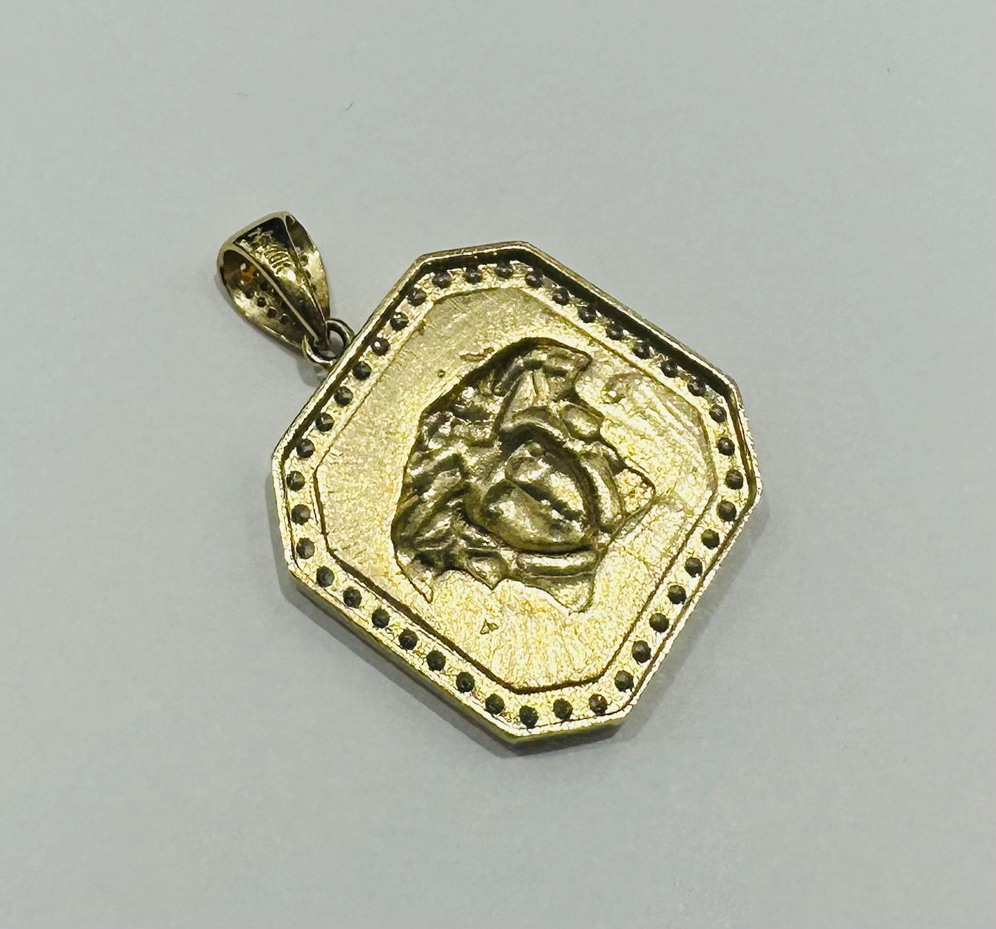 10K GOLD MEDUSA HEAD PENDANT WITH WHITE SAPPHIRE- WEIGHT: 8.8gm