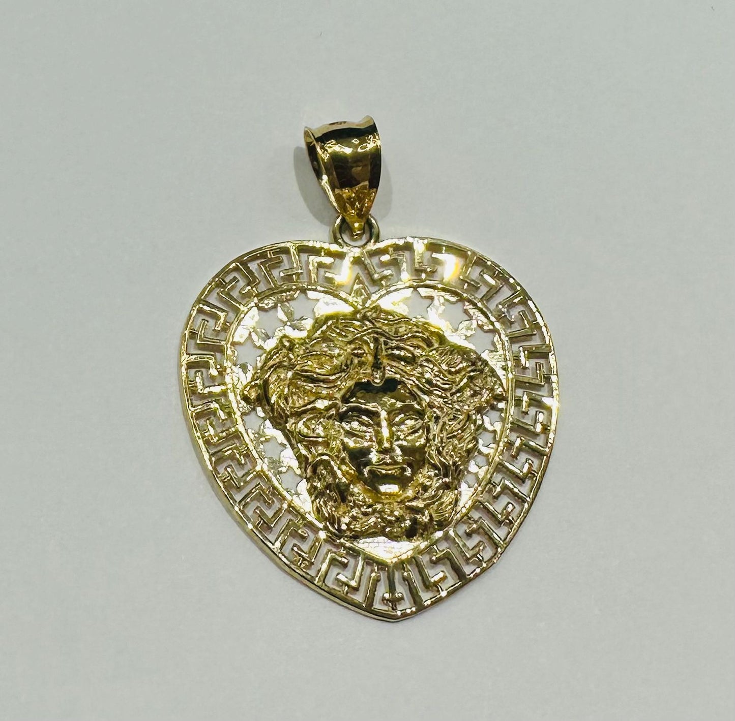 10K GOLD MEDUSA HEAD HEART PENDANT WEIGHT: 4.5gm