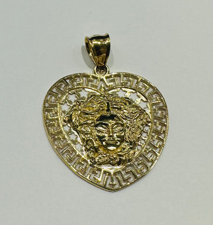 10K GOLD MEDUSA HEAD HEART PENDANT WEIGHT: 4.5gm