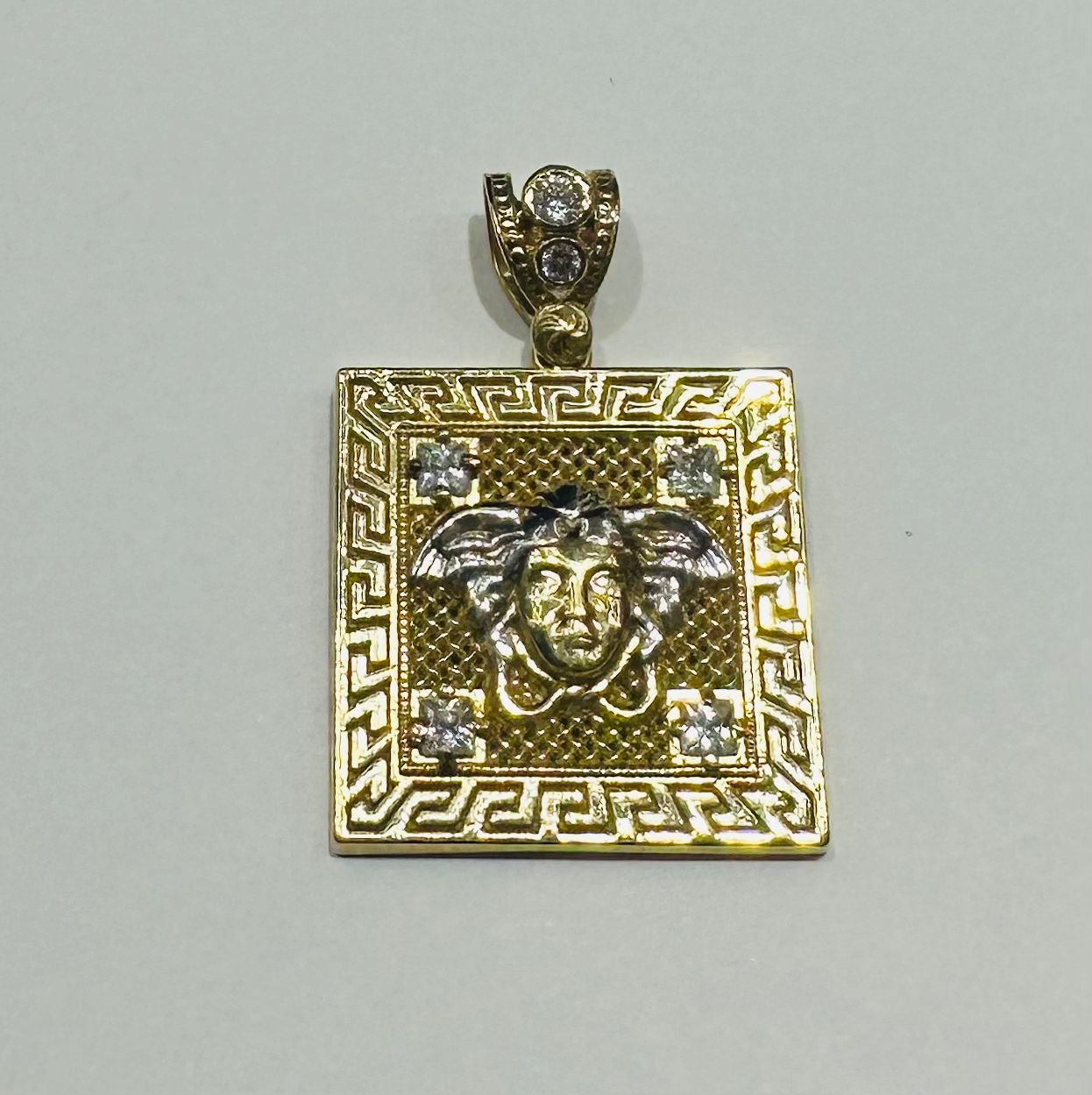 10K GOLD MEDUSA HEAD PENDANT WITH WHITE SAPPHIRE- WEIGHT: 5.4gm