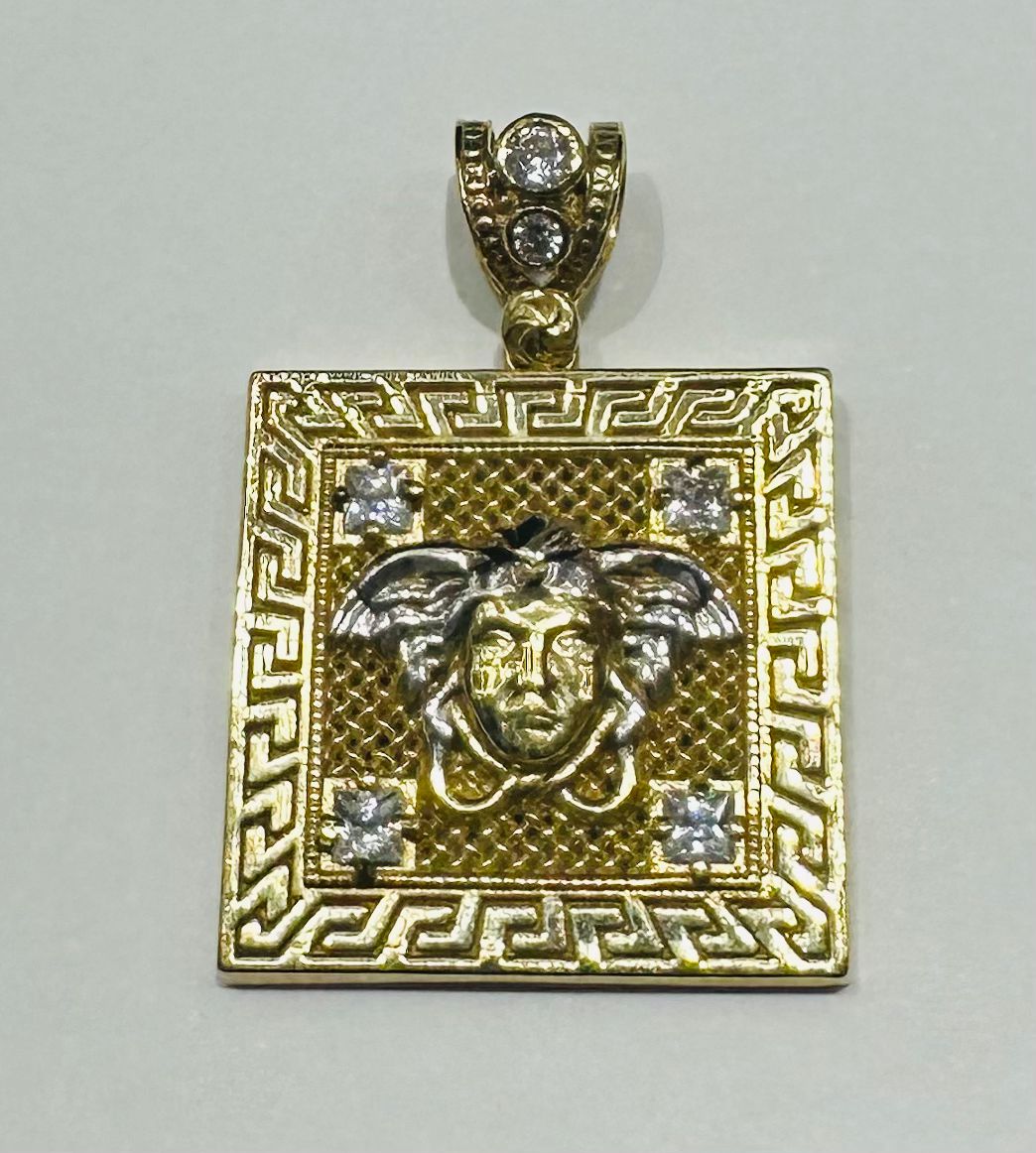 10K GOLD MEDUSA HEAD PENDANT WITH WHITE SAPPHIRE- WEIGHT: 5.4gm