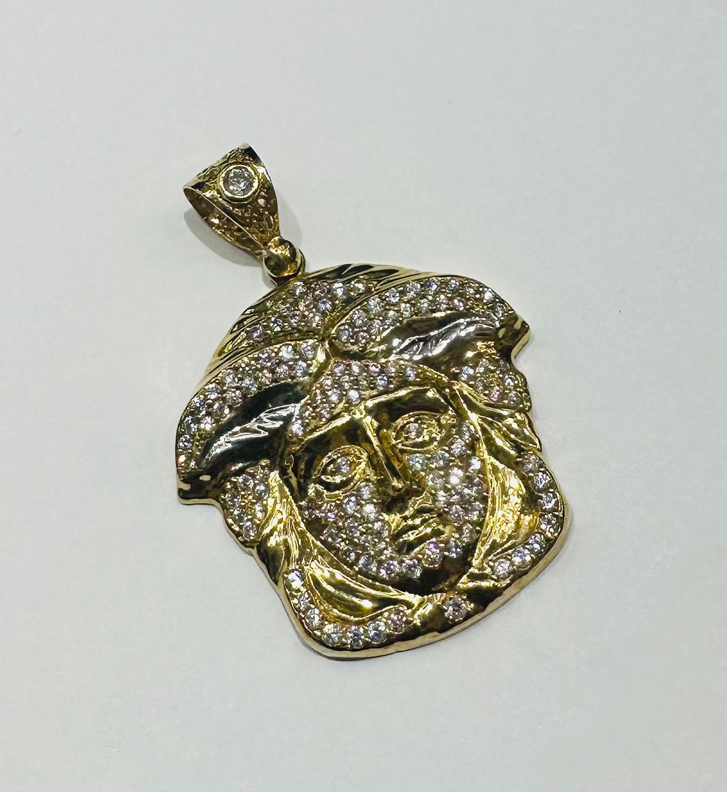 10K GOLD MEDUSA HEAD PENDANT WITH WHITE SAPPHIRE- WEIGHT: 6.2gm