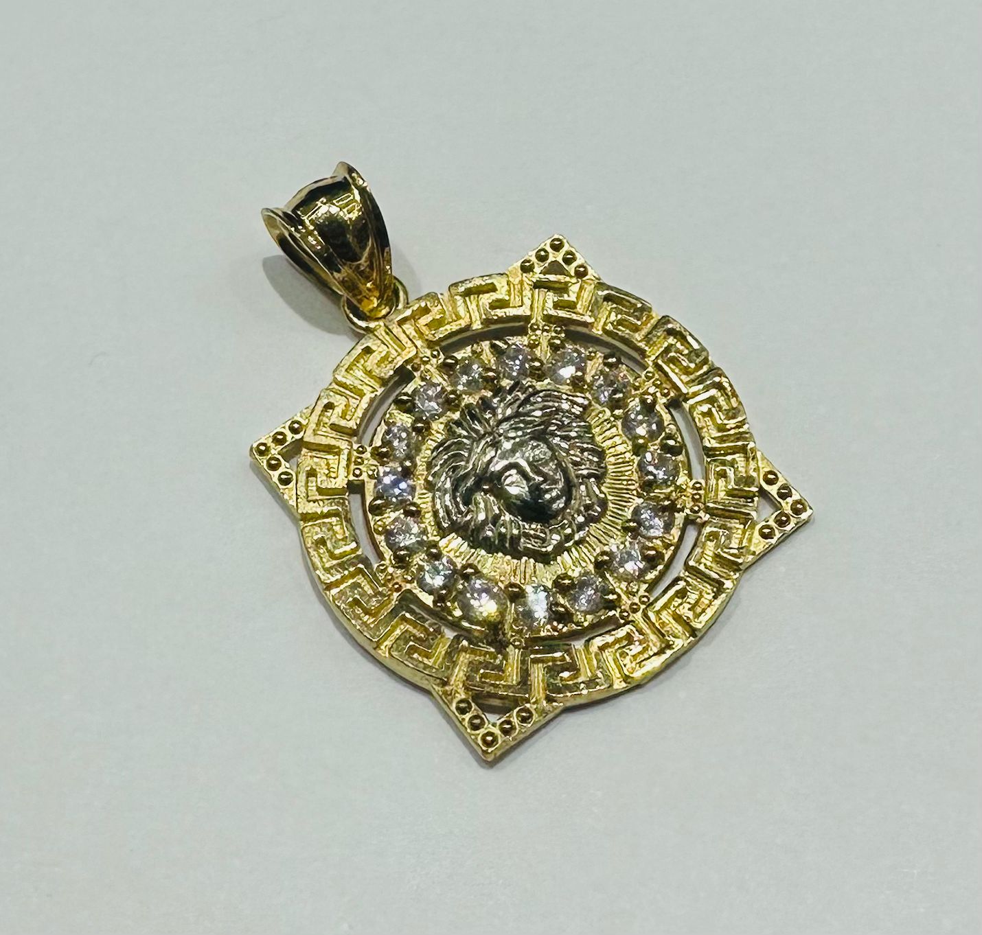 10K GOLD MEDUSA HEAD PENDANT WITH WHITE SAPPHIRE- WEIGHT: 3.9gm