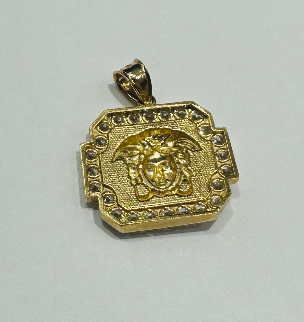 10K GOLD MEDUSA HEAD PENDANT WITH WHITE SAPPHIRE- WEIGHT: 2.8gm