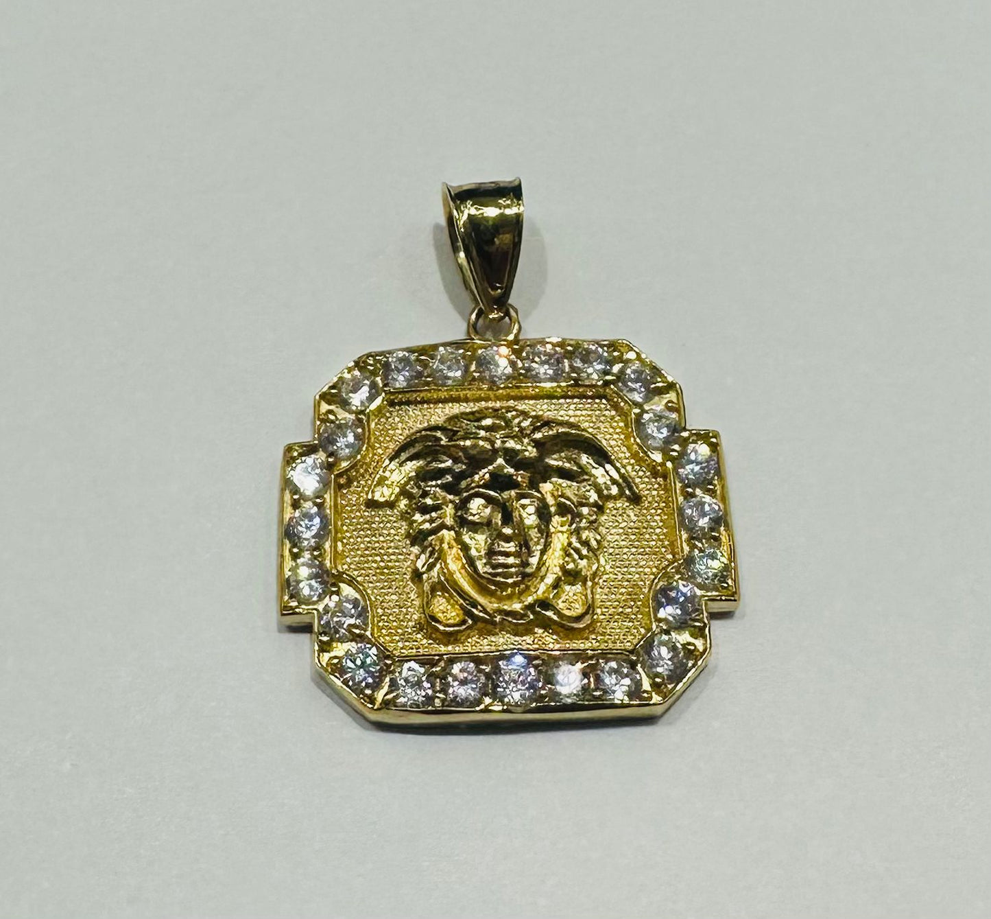 10K GOLD MEDUSA HEAD PENDANT WITH WHITE SAPPHIRE- WEIGHT: 2.8gm