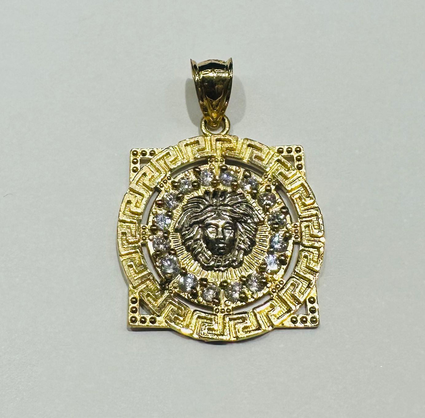 10K GOLD MEDUSA HEAD PENDANT WITH WHITE SAPPHIRE- WEIGHT: 3.9gm