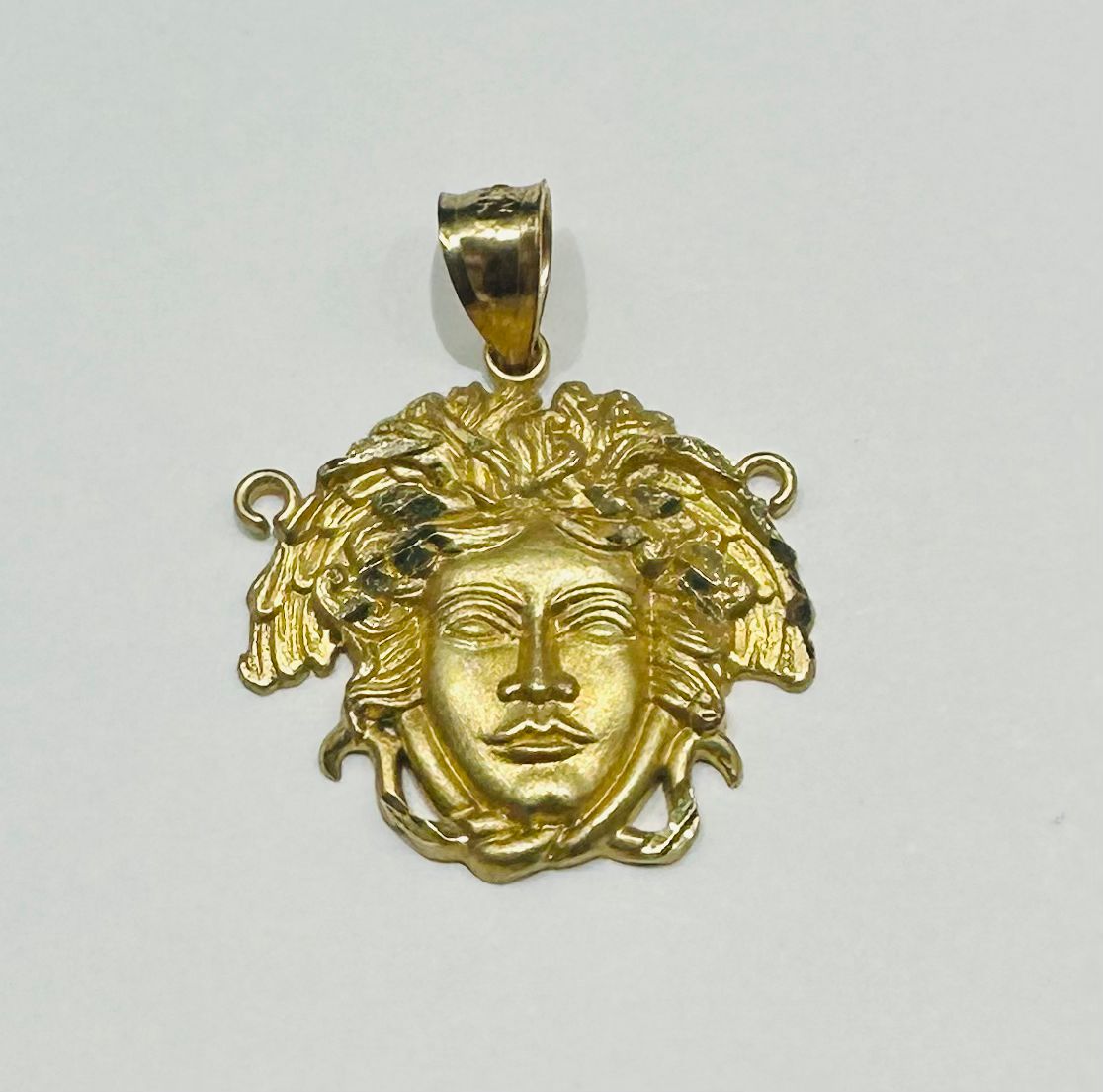 10K GOLD MEDUSA HEAD PENDANT- WEIGHT: 3.0gm