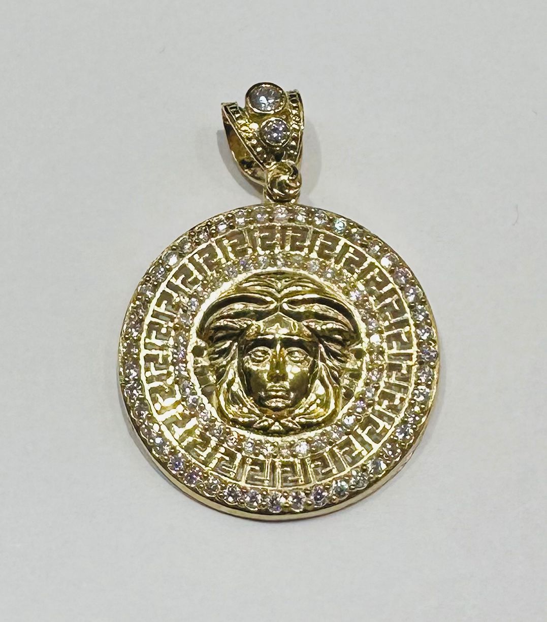 10K GOLD MEDUSA HEAD PENDANT WITH WHITE SAPPHIRE- WEIGHT: 4.2gm