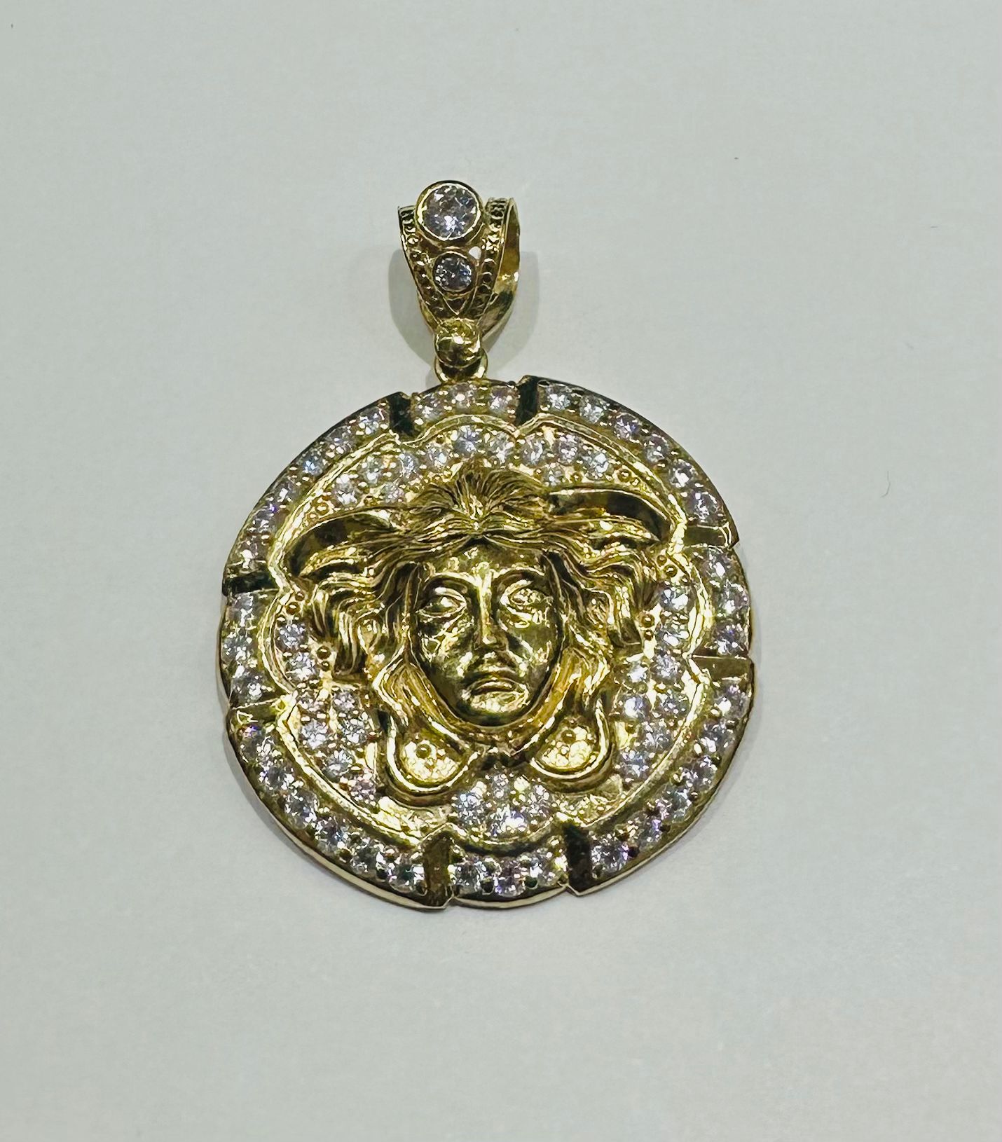 10K GOLD MEDUSA HEAD PENDANT WITH WHITE SAPPHIRE- WEIGHT: 8.1gm