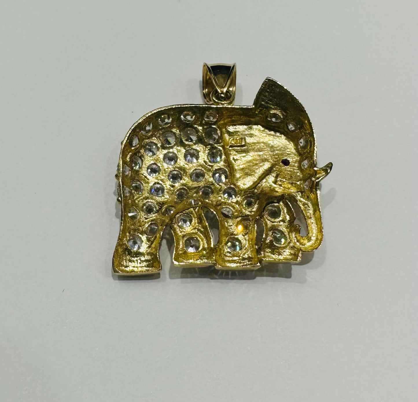 10K GOLD ELEPHANT PENDANT WITH WHITE SAPPHIRE- WEIGHT: 10.3gm