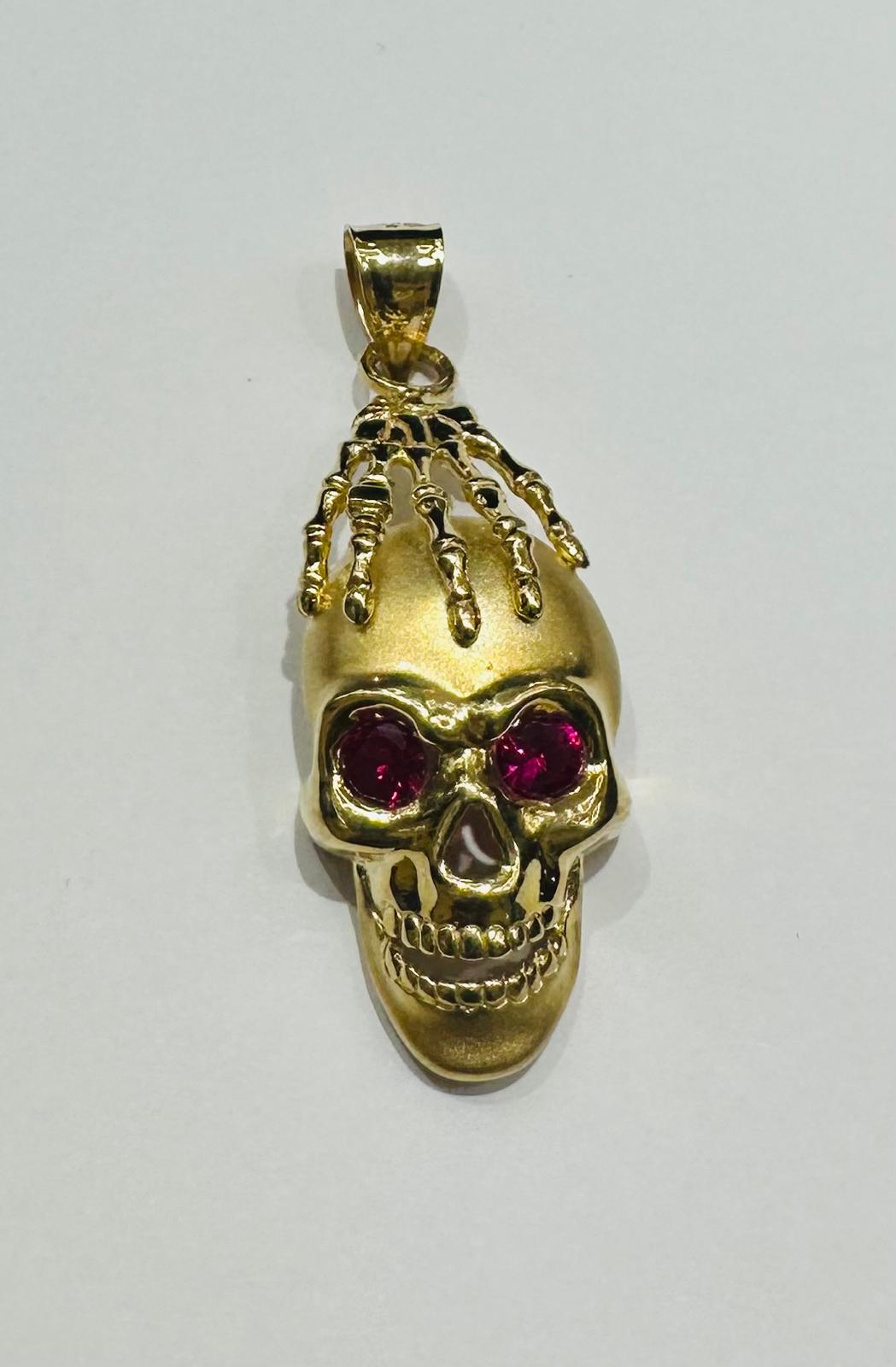 10K GOLD SKULL PENDANT WITH SAPPHIRE STONE- WEIGHT: 9.1gm