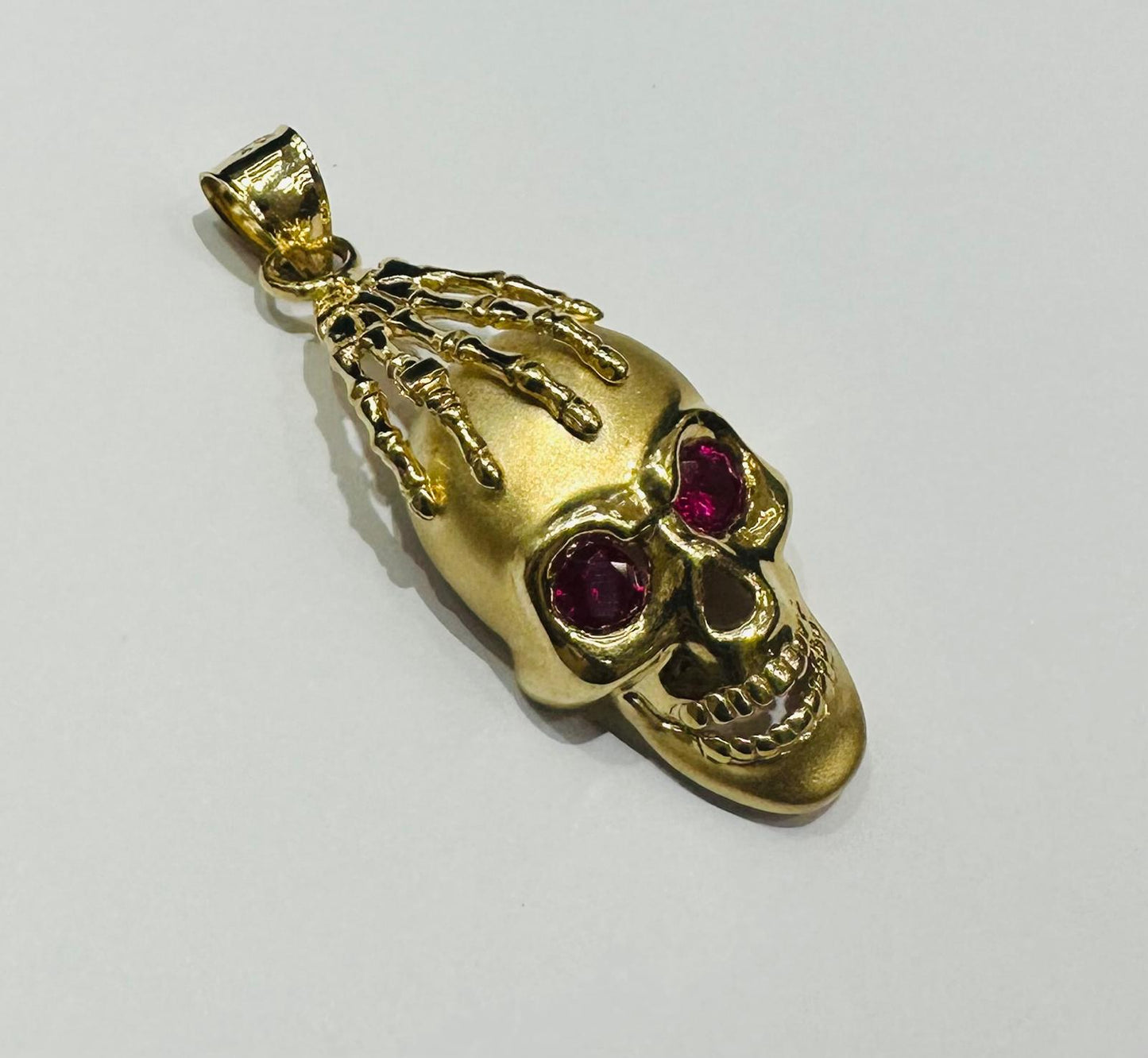 10K GOLD SKULL PENDANT WITH SAPPHIRE STONE- WEIGHT: 9.1gm