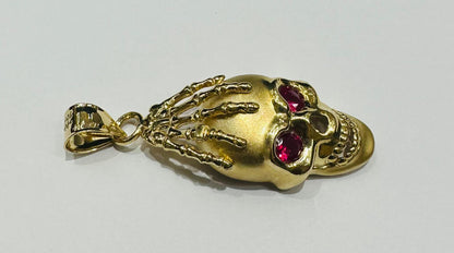 10K GOLD SKULL PENDANT WITH SAPPHIRE STONE- WEIGHT: 9.1gm