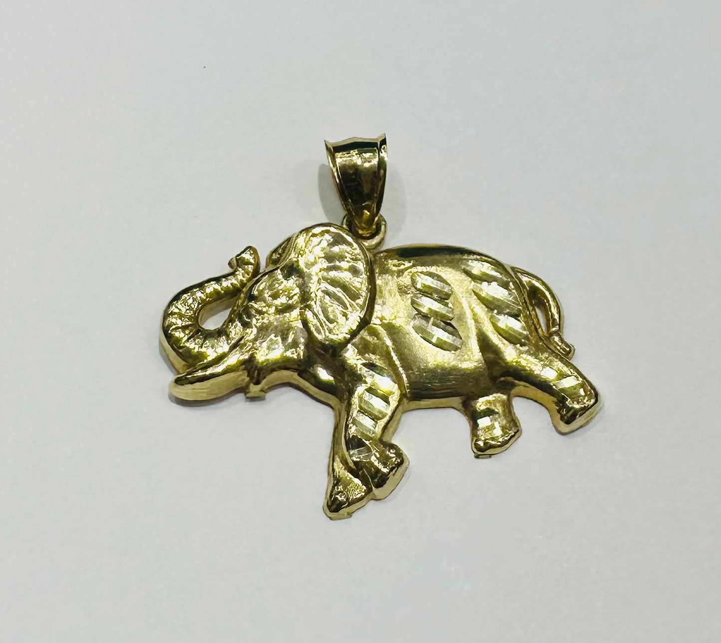 10K GOLD ELEPHANT PENDANT- WEIGHT: 3.7gm